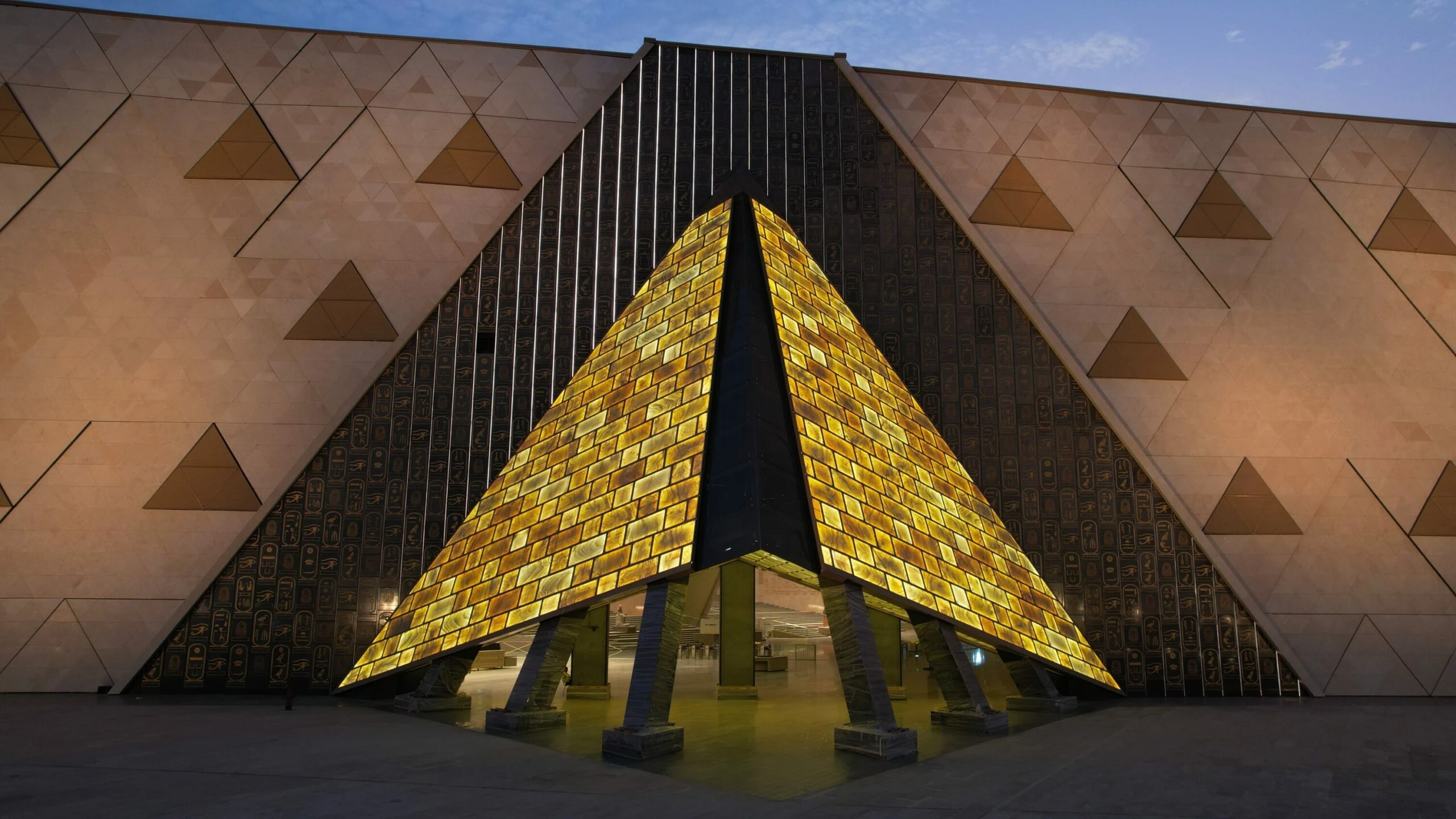 Day Tour - Giza & Grand Museum